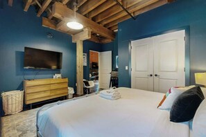 Desk, iron/ironing board, WiFi, bed sheets - Luxe, historical condo home near downtown with W/D, pool, outdoor lounge & grill (Nashville)