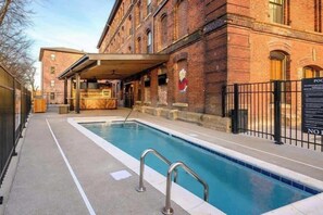 Pool - Luxe, historical condo home near downtown with W/D, pool, outdoor lounge & grill (Nashville)