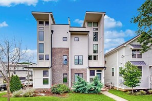 Exterior - Brand-New Spacious Modern House with Rooftop Deck & City Views (Nashville)