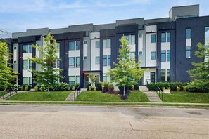 Exterior - 19th & Wedgewood | New Luxury Hideaway | Walk to Dining, Vanderbilt & Belmont (Nashville)