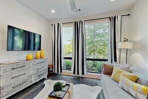 TV, offices - 19th & Wedgewood | New Luxury Hideaway | Walk to Dining, Vanderbilt & Belmont (Nashville)