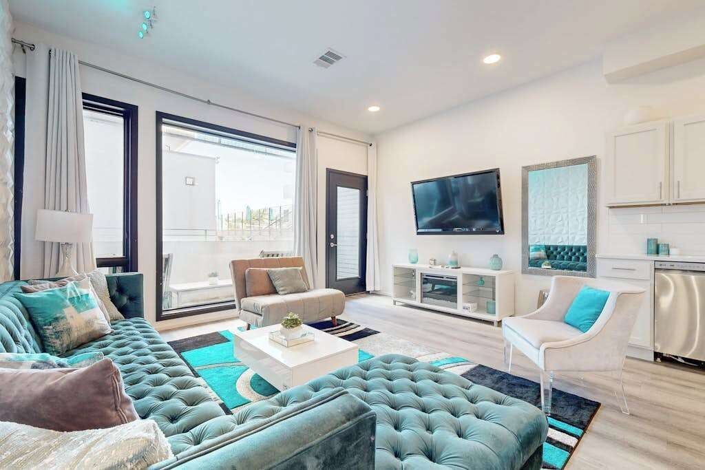 TV, fireplace, offices