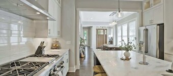 Recently-built all-suite with two porches, firepit, crow's nest, & widow's walk