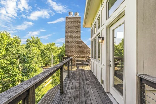 Recently-built all-suite with two porches, firepit, crow's nest, & widow's walk