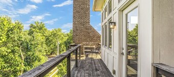 Recently-built all-suite with two porches, firepit, crow's nest, & widow's walk