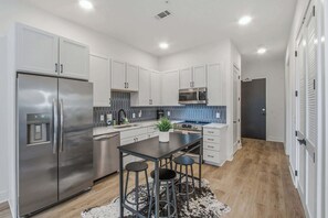 Coffee/tea maker, fridge, microwave, oven - Dog-friendly condo with central AC & rooftop deck access - walk everywhere (Nashville)