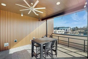 Outdoor dining - Dog-friendly condo with central AC & rooftop deck access - walk everywhere (Nashville)