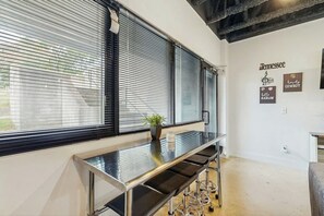 Dining - Cozy condo with streaming and cable TV, Wi-FI & great location (Nashville)