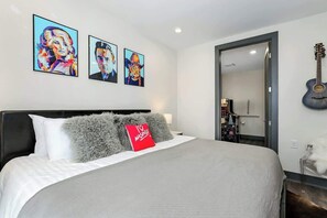 Iron/ironing board, Internet, bed sheets, wheelchair access - Muse Centrally located Nashville home near hot spots with elevator & central AC (Nashville)