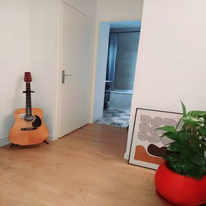 Interior - Bordeaux Centre – Charming 1-Bedroom Apartment with Wi-Fi (Bordeaux)