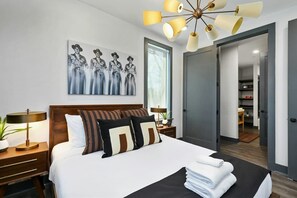 Iron/ironing board, WiFi, bed sheets - City-view condo with rooftop lounge, gym, & 10-minute walk to downtown (Nashville)