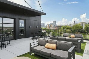 Outdoor dining - City-view condo with rooftop lounge, gym, & 10-minute walk to downtown (Nashville)