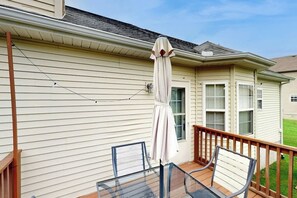 Property grounds - Quiet Residential Hideaway w/ Big Backyard - Near Grand Ole Opry (Nashville)