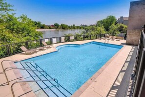 Pool - The Cumberland Condo - Pool, Riverfront, 1 Mile to Broadway, Walk to Germantown (Nashville)