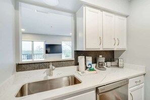 Fridge, microwave, oven, stovetop - The Cumberland Condo - Pool, Riverfront, 1 Mile to Broadway, Walk to Germantown (Nashville)