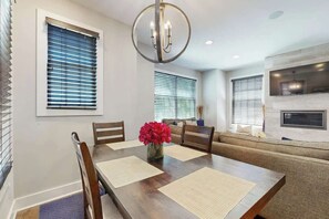Dining - High-end Nashville home in The Gulch near downtown w/rooftop deck, WiFi, & AC (Nashville)