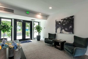 Interior - Skyline-View Condo with WiFi, Central AC, W/D, Balcony, Seasonal Pool, & Gym (Nashville)