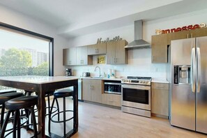 Fridge, microwave, oven, stovetop - Skyline-View Condo with WiFi, Central AC, W/D, Balcony, Seasonal Pool, & Gym (Nashville)
