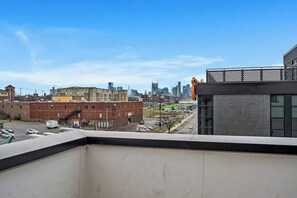Property grounds - Stylish condo with balcony, high speed internet, W/D and elevator (Nashville)