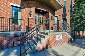 Exterior detail - Modern Midtown loft with all-new interior & amazing park views - near Vanderbilt (Nashville)