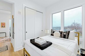 Iron/ironing board, Internet, bed sheets - Centrally located condo with central AC, shared rooftop terrace, and city views (Nashville)