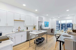 Fridge, microwave, oven, stovetop - Centrally located condo with central AC, shared rooftop terrace, and city views (Nashville)