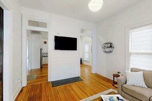 TV, offices - 1920s Dog  Welcome Escape N East Nashville, Firepit (Nashville)
