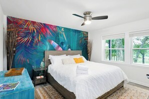 Desk, iron/ironing board, WiFi, bed sheets - Gorgeous Riverside House- 2 Bedroom (Nashville)