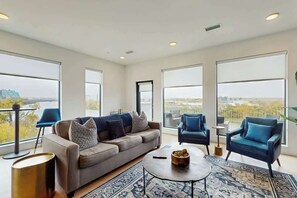 TV, offices - Luxe 5th-floor downtown condo on the riverfront with river views, balcony & W/D (Nashville)