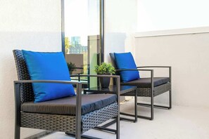 Terrace/patio - Luxe 5th-floor downtown condo on the riverfront with river views, balcony & W/D (Nashville)