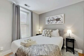 Iron/ironing board, WiFi, bed sheets - Gorgeous downtown renovated apartment, with elevator & central AC (Nashville)
