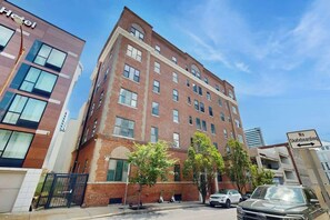 Exterior - Gorgeous downtown renovated apartment, with elevator & central AC (Nashville)