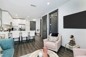 TV, stereo, offices - Muse | Classy downtown condo with AC, rooftop lounge & fitness room (Nashville)