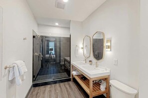 Shower, hair dryer, towels, shampoo - Muse | Modern condo in great downtown location with balcony & rooftop lounge (Nashville)