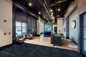Lobby - Muse | Modern condo in great downtown location with balcony & rooftop lounge (Nashville)