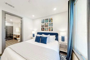 Desk, iron/ironing board, WiFi, bed sheets - Muse | Modern condo in great downtown location with balcony & rooftop lounge (Nashville)