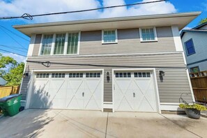 Exterior - Designer 12 South gem - full kitchen & central AC - steps to shops & dining (Nashville)
