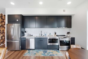 Coffee/tea maker, fridge, microwave, oven