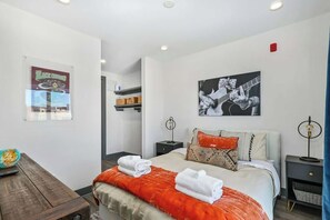Iron/ironing board, WiFi, bed sheets - Muse | City-view third-floor condo with private balcony & AC (Nashville)