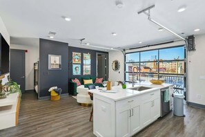 Interior - Muse | City-view third-floor condo with private balcony & AC (Nashville)