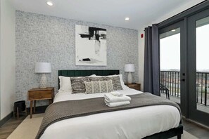 Iron/ironing board, WiFi, bed sheets - Muse | City-view condo with central AC, balcony & onsite gym (Nashville)