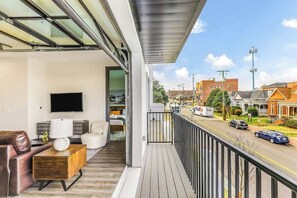 Property grounds - Muse | Sleek & stylish condo with central AC, full kitchen & fitness room (Nashville)