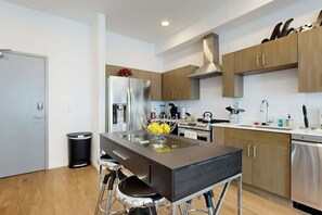 Fridge, microwave, oven, stovetop - Chic Corner Condo w  Seasonal Pool (Nashville)