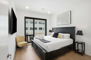 WiFi, bed sheets - Chic Corner Condo w  Seasonal Pool (Nashville)