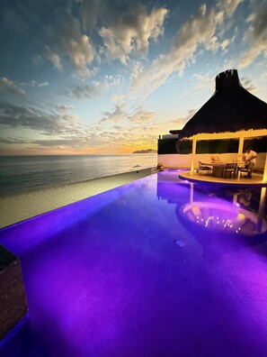 Villa, Accessible - Ultra Exclusive Beachfront Villa Just Steps From the Sand Butler Included (San José del Cabo)