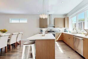 Fridge, microwave, oven, stovetop - Music City Magic | Luxury Townhome | Gourmet Kitchen, Balcony, Garage (Nashville)