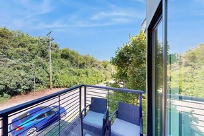 Property grounds - Music City Magic | Luxury Townhome | Gourmet Kitchen, Balcony, Garage (Nashville)