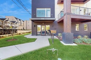 Exterior - Downtown West End Nashville Retreat, Near Broadway (Nashville)