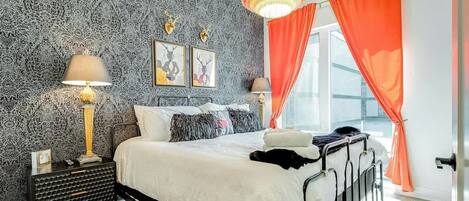 Iron/ironing board, WiFi, bed sheets