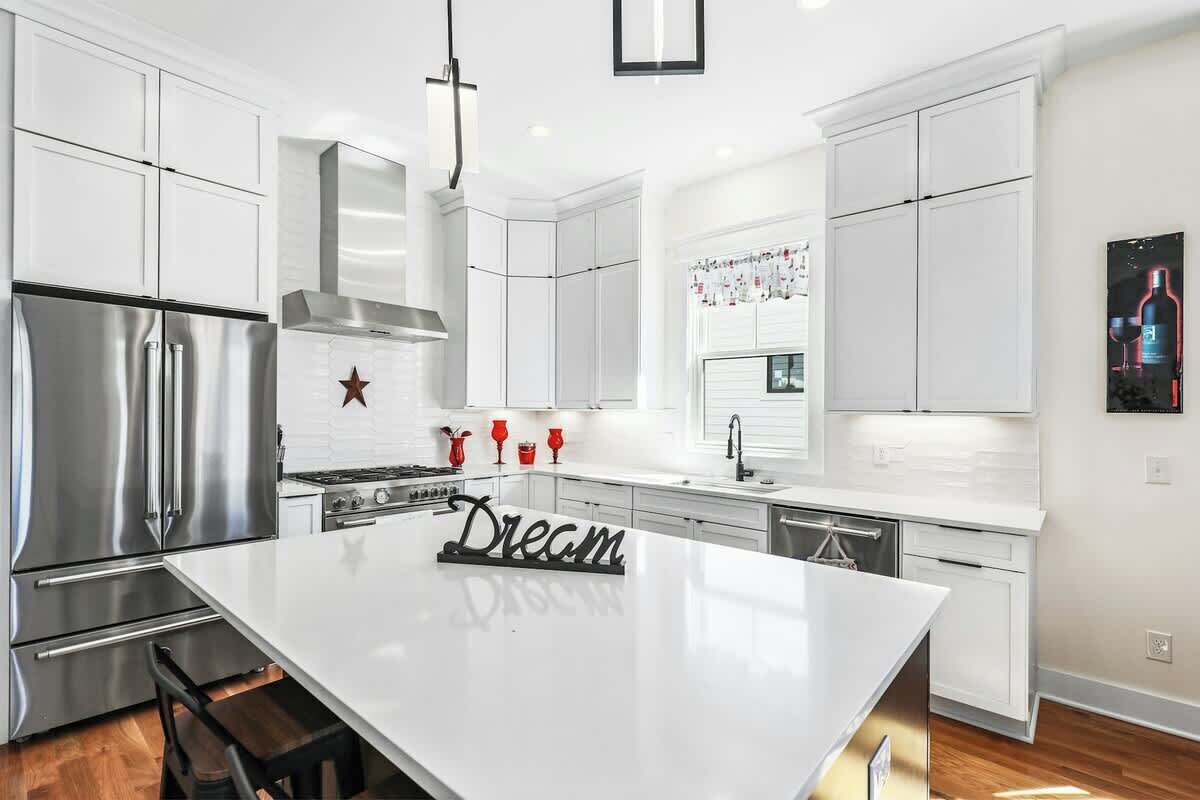 Fridge, oven, stovetop, dishwasher